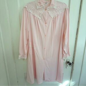 Vintage 1960s–70s Schrank Pink Lace Collar Button Down Nightgown Robe Medium